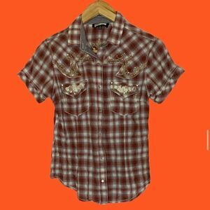 Dreamy pearl snap with embroidered back detail~